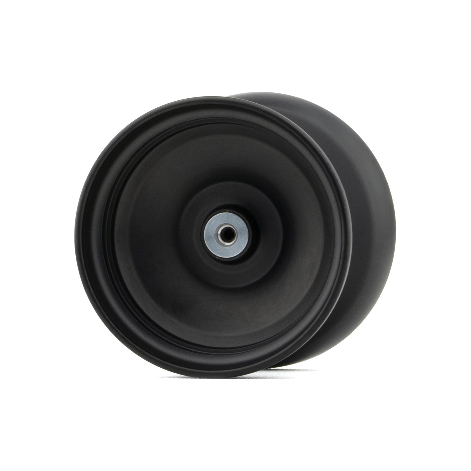 Ari yo-yo in Carbon by atmos projects